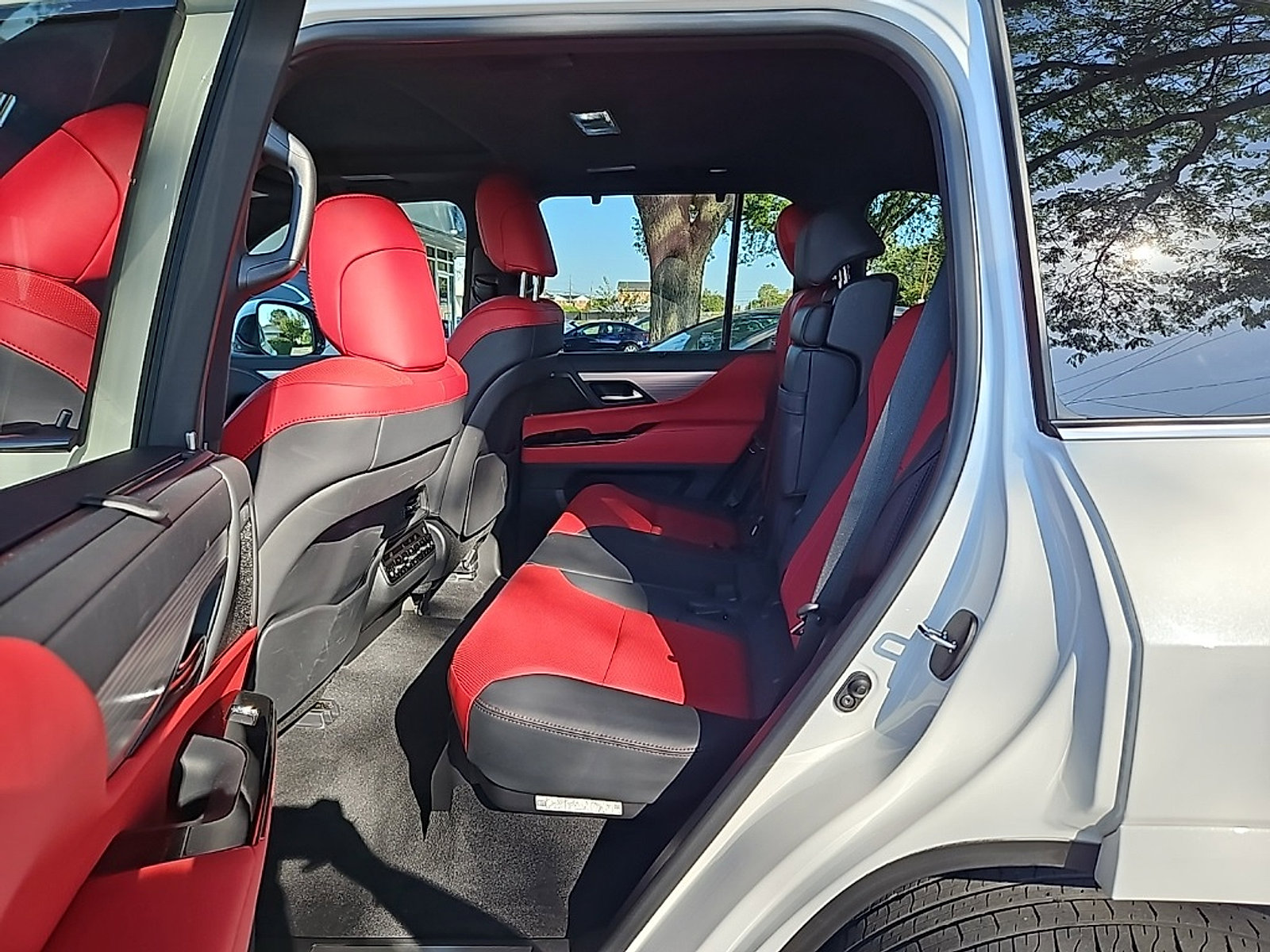 Used 2022 Lexus LX 600 F Sport image 37