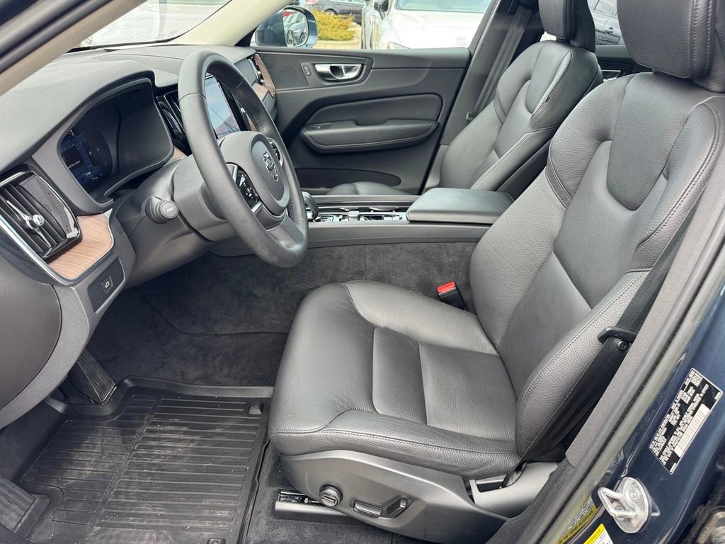 Used 2023 Volvo XC60 B5 Plus image 7