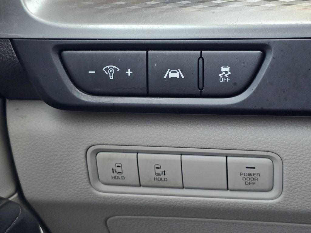 Used 2023 Kia Carnival LX FWD image 23