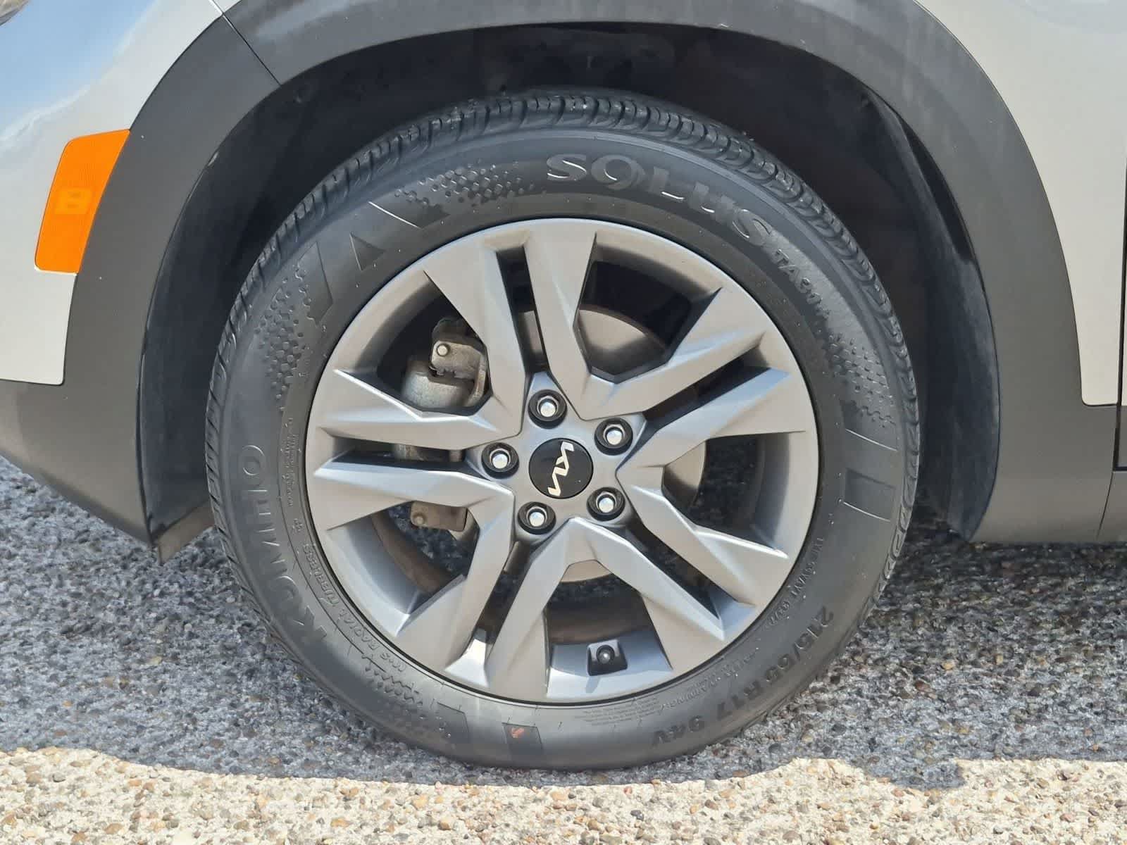 Used 2023 Kia Seltos S w/ Navigation Package FWD image 32