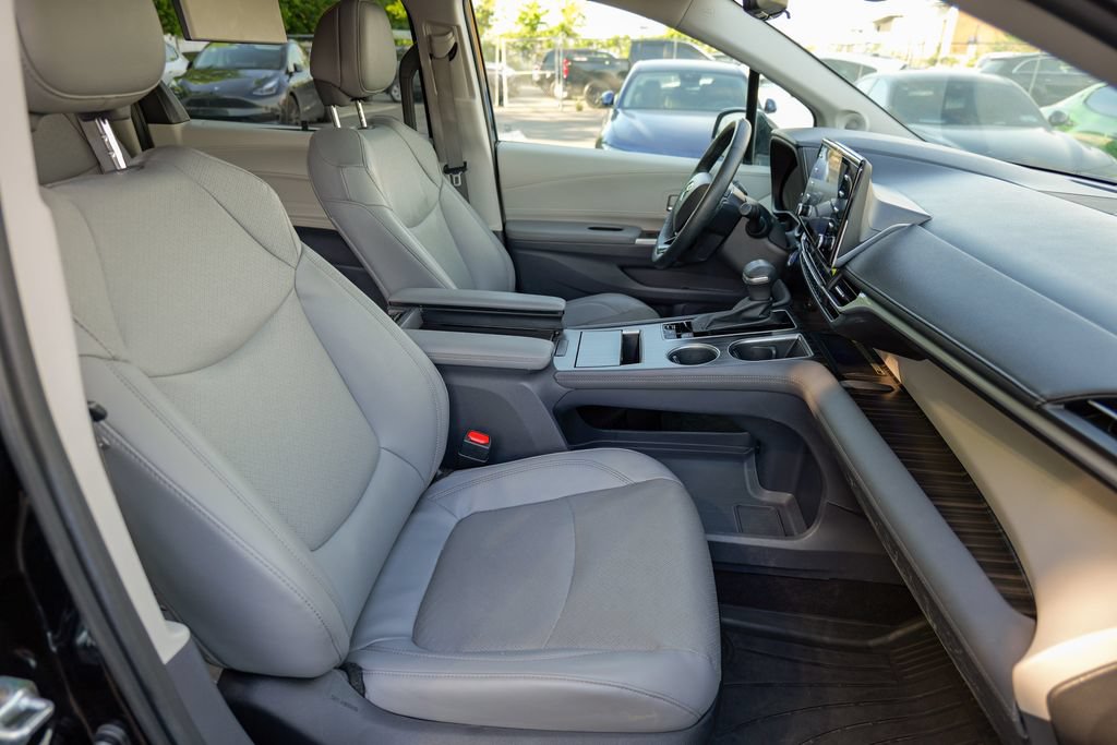 Used 2023 Toyota Sienna Limited AWD/4WD image 34