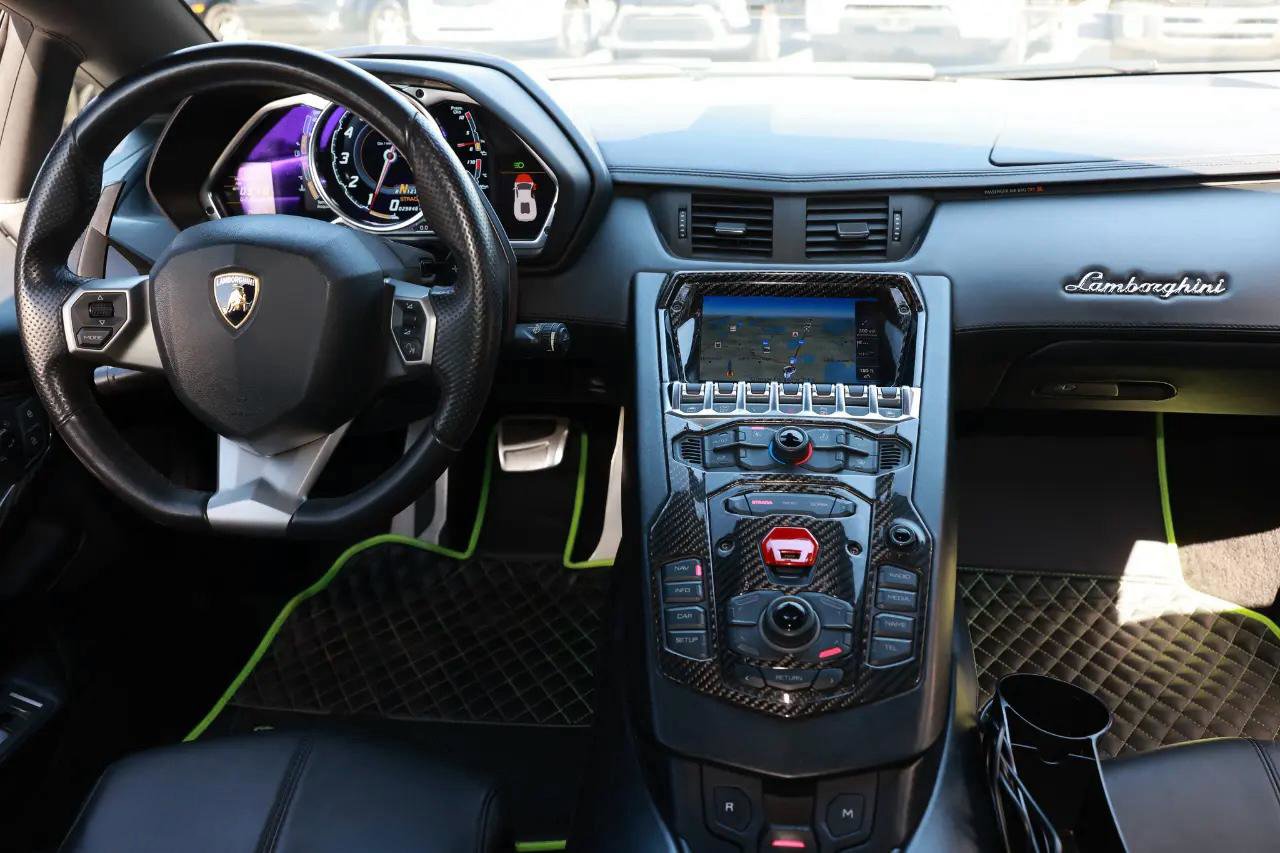 Used 2012 Lamborghini Aventador LP 700-4 image 2