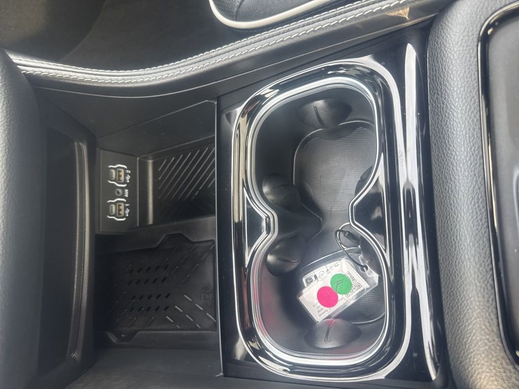 Used 2025 Chrysler Pacifica Limited FWD image 37
