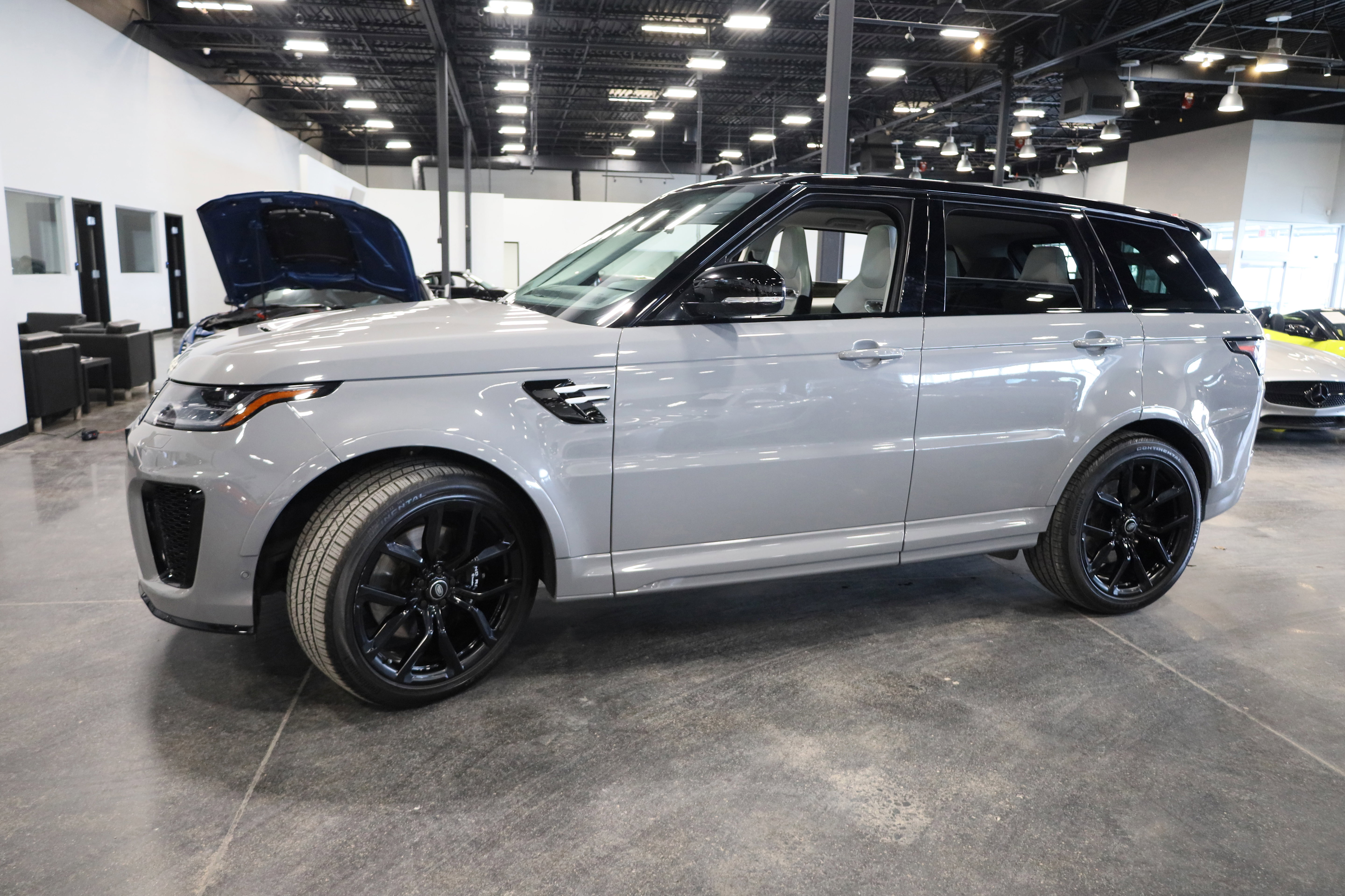 Used 2022 Land Rover Range Rover Sport SVR Carbon Edition image 9