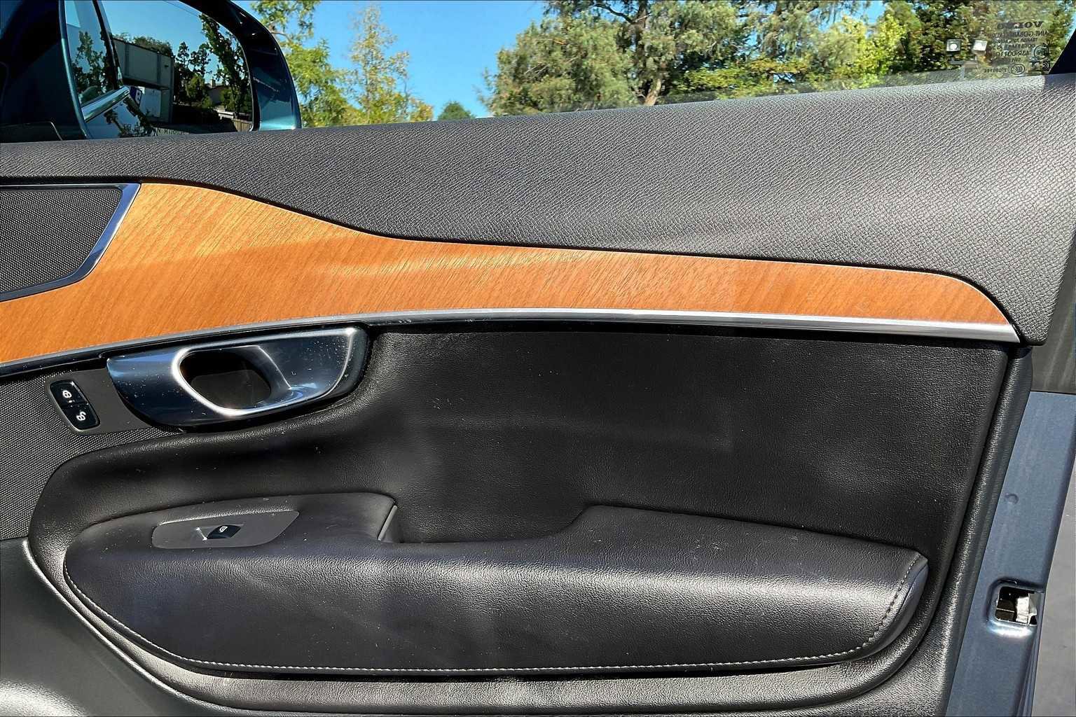 Used 2023 Volvo XC90 T8 Core image 27