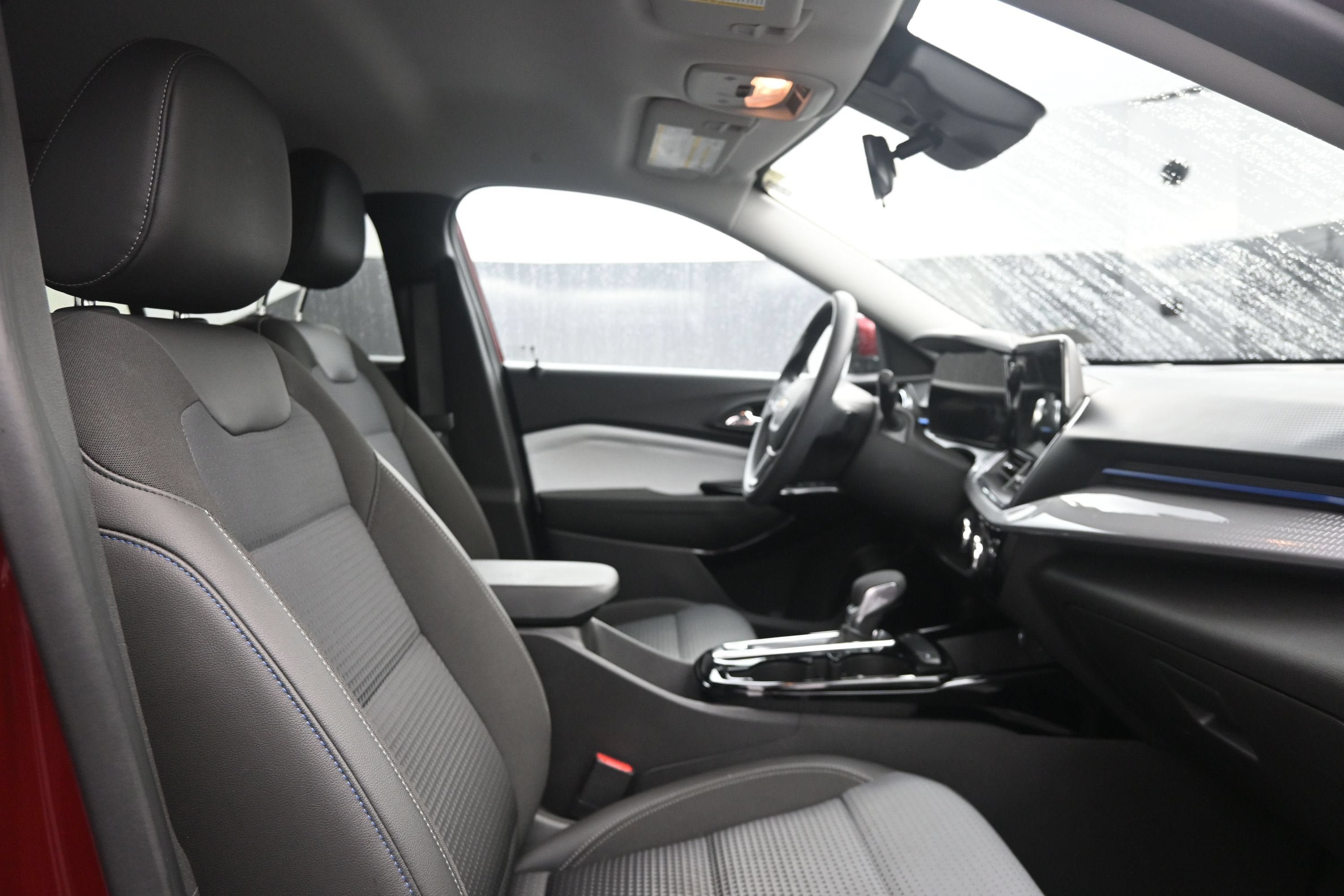 Used 2024 Chevrolet Trax LT FWD image 24
