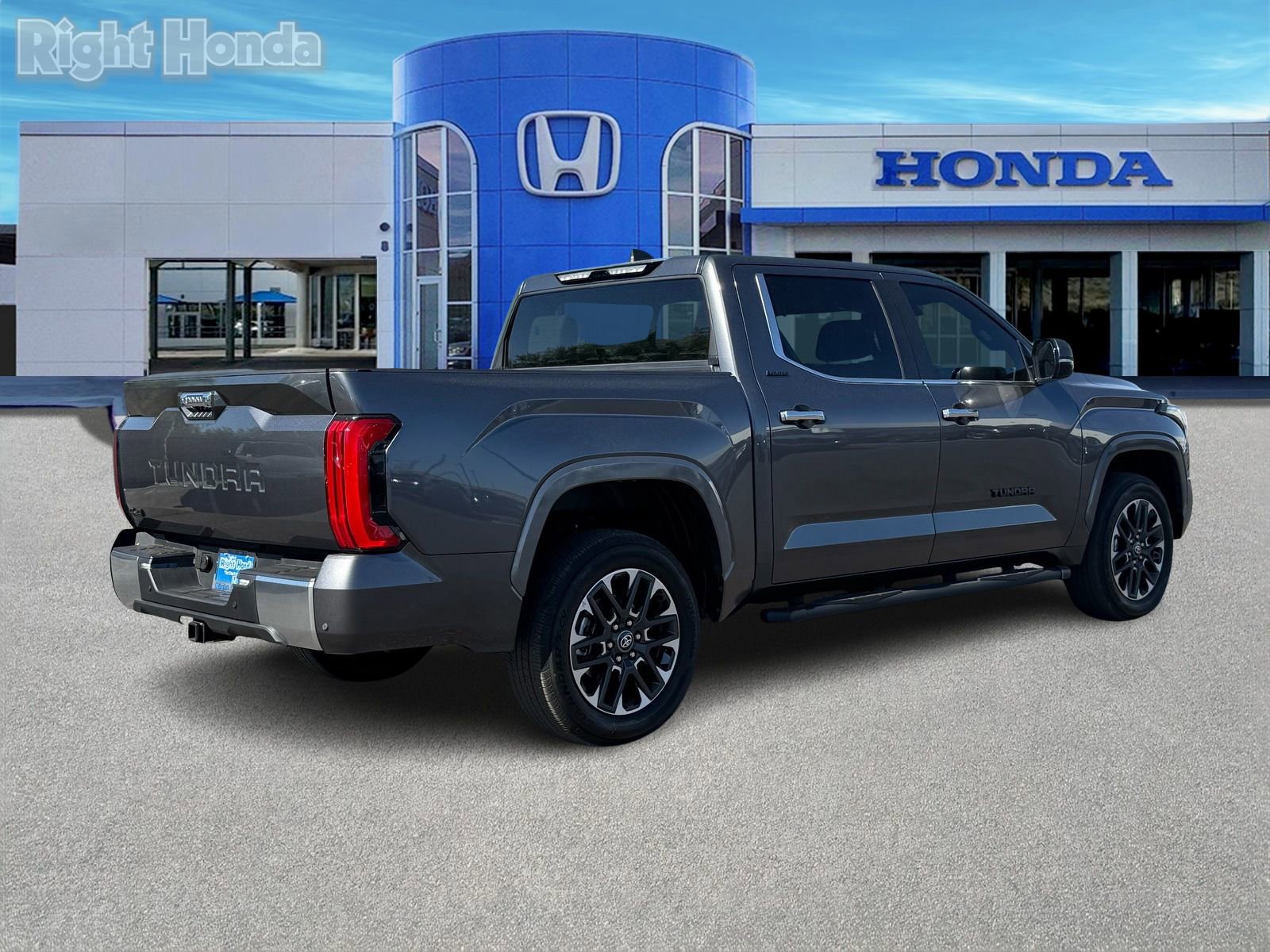 Used 2025 Toyota Tundra Limited AWD/4WD image 8