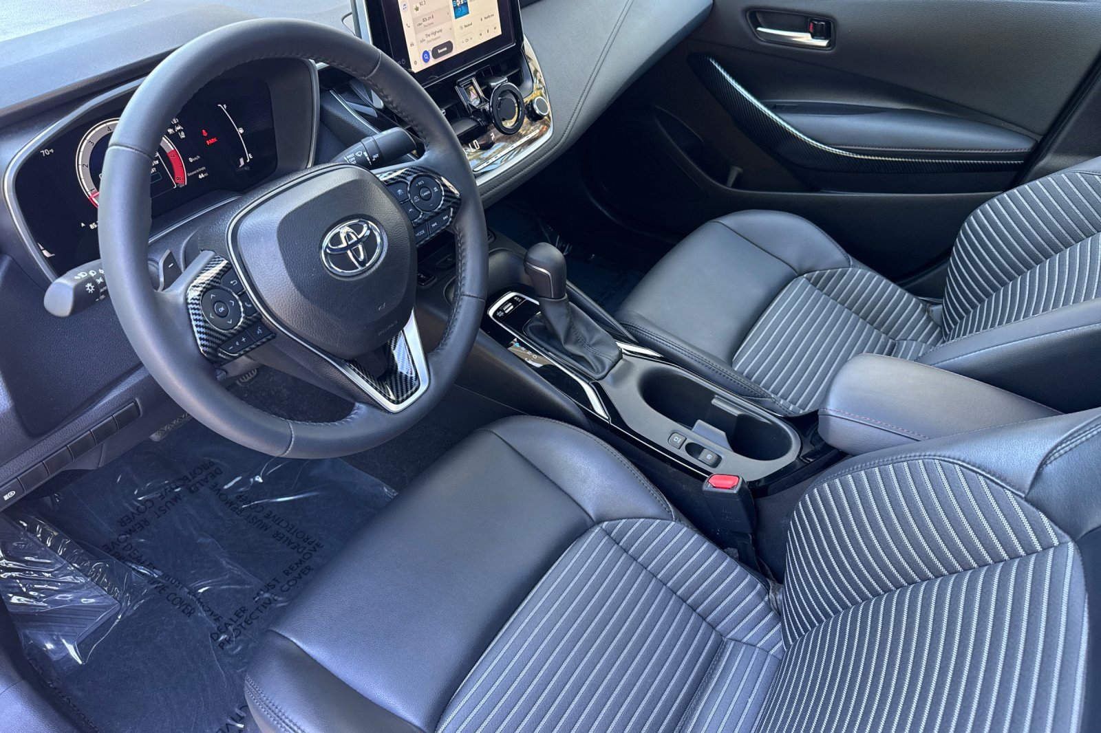 Used 2024 Toyota Corolla XSE FWD image 4