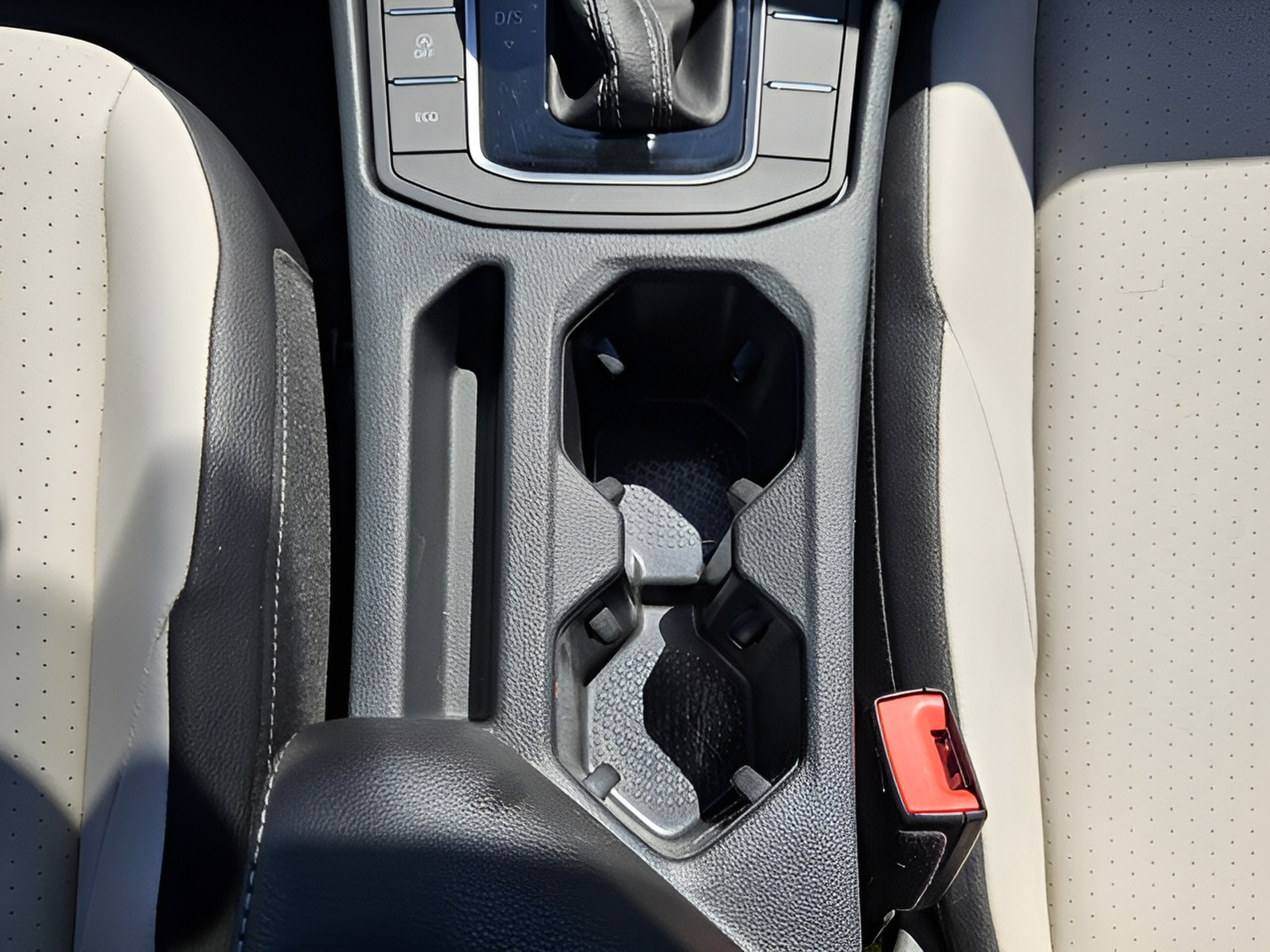 Used 2020 Volkswagen Jetta R-Line w/ R-Line Cold Weather Package FWD image 16