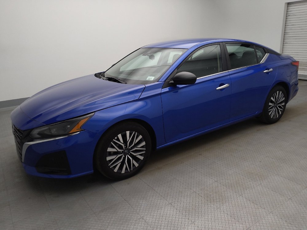 Used 2025 Nissan Altima 2.5 SV image 2