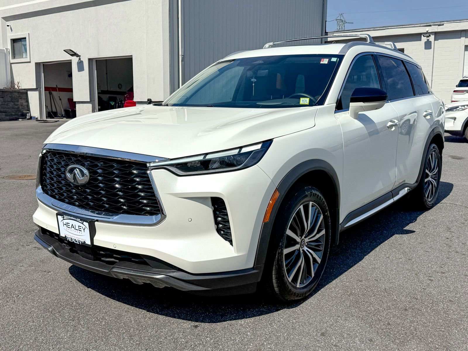 Used 2024 INFINITI QX60 Sensory w/ Vision Package image 3