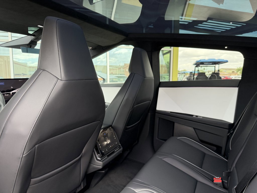 Used 2024 Tesla Cybertruck AWD Crew Cab image 39