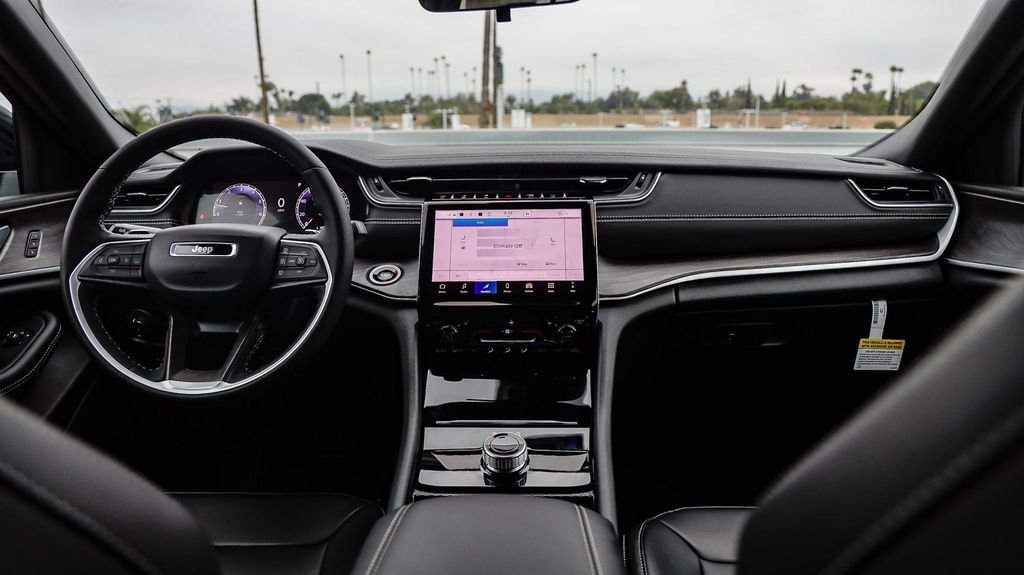 New 2025 Jeep Grand Cherokee L Limited w/ Black Appearance Package image 13