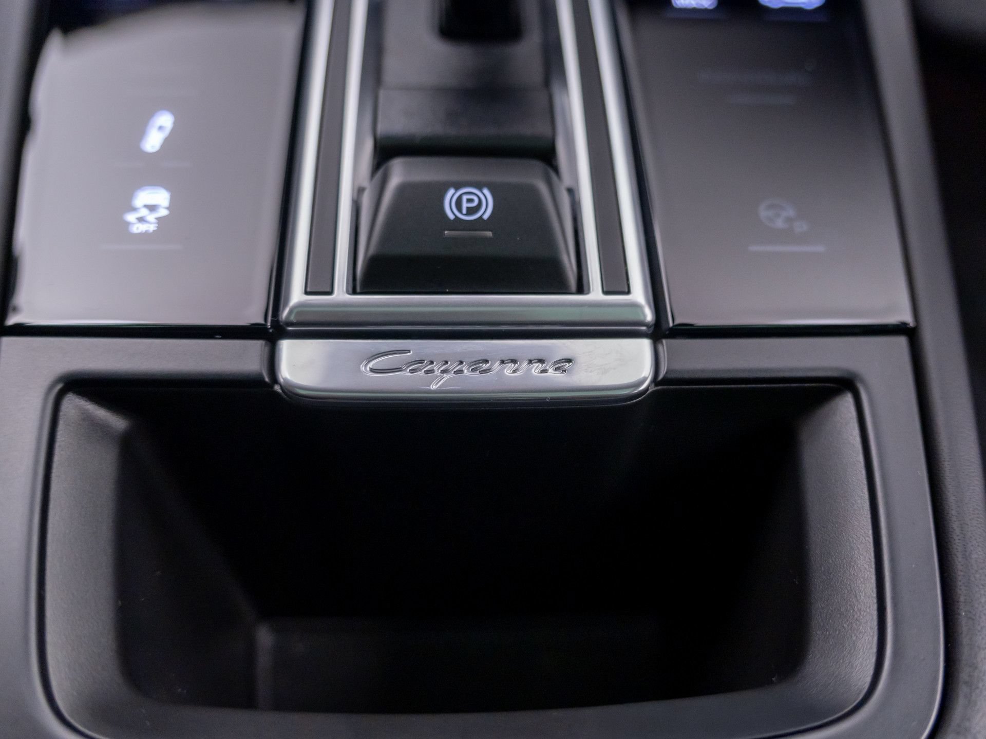 Certified 2023 Porsche Cayenne Turbo AWD/4WD image 30