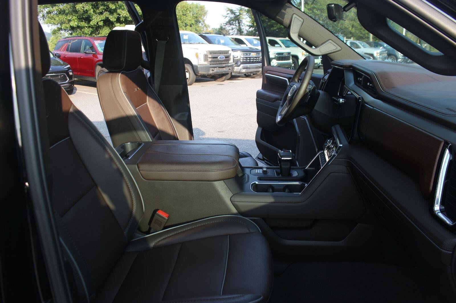 Used 2025 GMC Sierra 1500 Denali w/ Denali Reserve Package AWD/4WD image 33