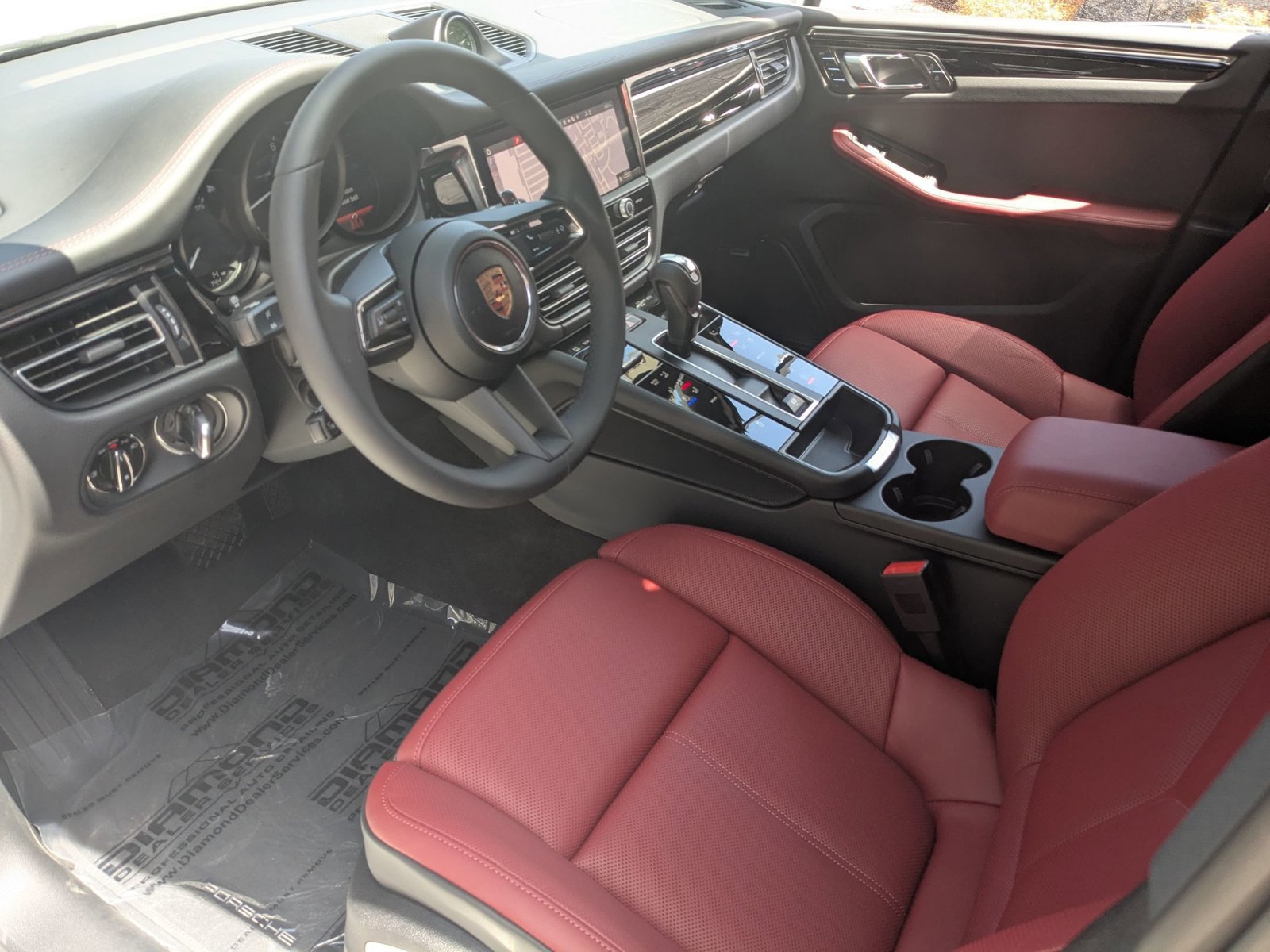 Used 2025 Porsche Macan image 4