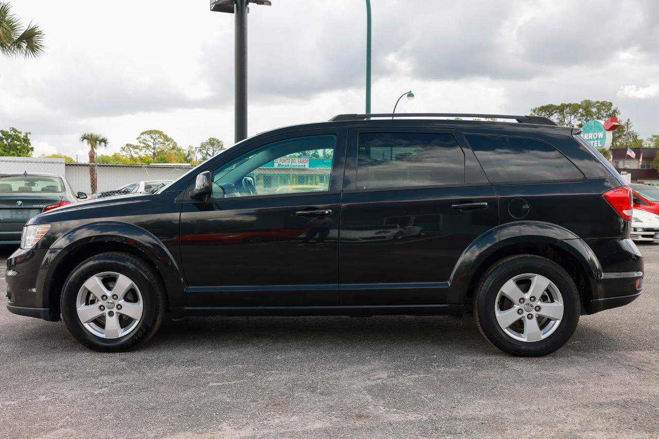 Used 2012 Dodge Journey SXT w/ Flexible Seating Group image 3