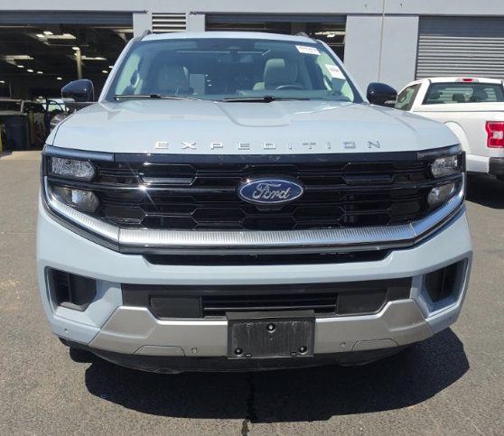 Certified 2025 Ford Expedition Platinum w/ Driver's Package AWD/4WD image 2