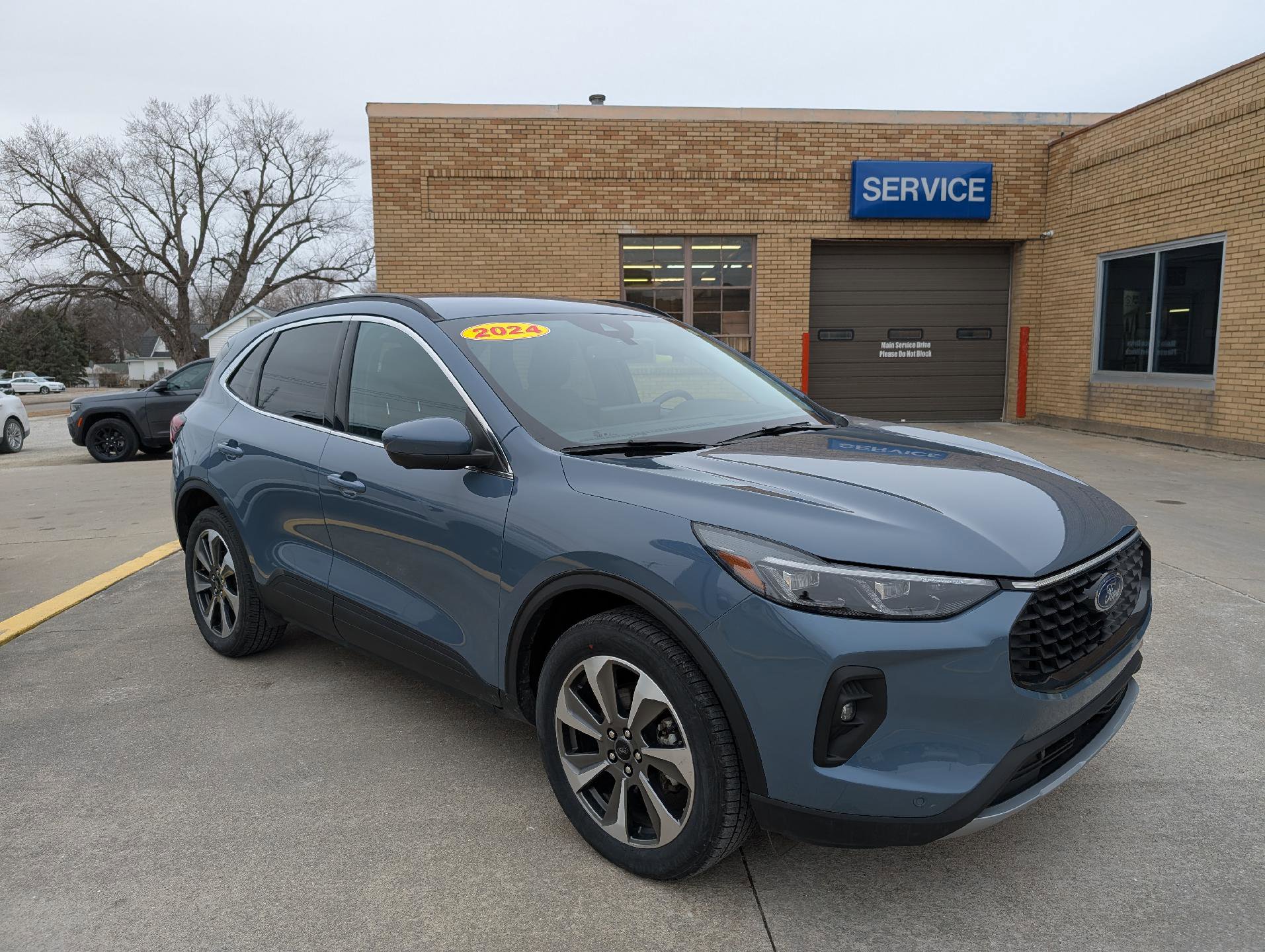 Used 2024 Ford Escape Platinum image 4