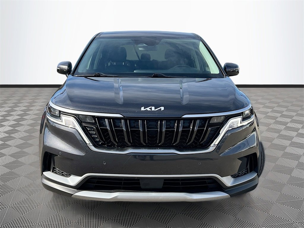 Used 2024 Kia Carnival EX image 2