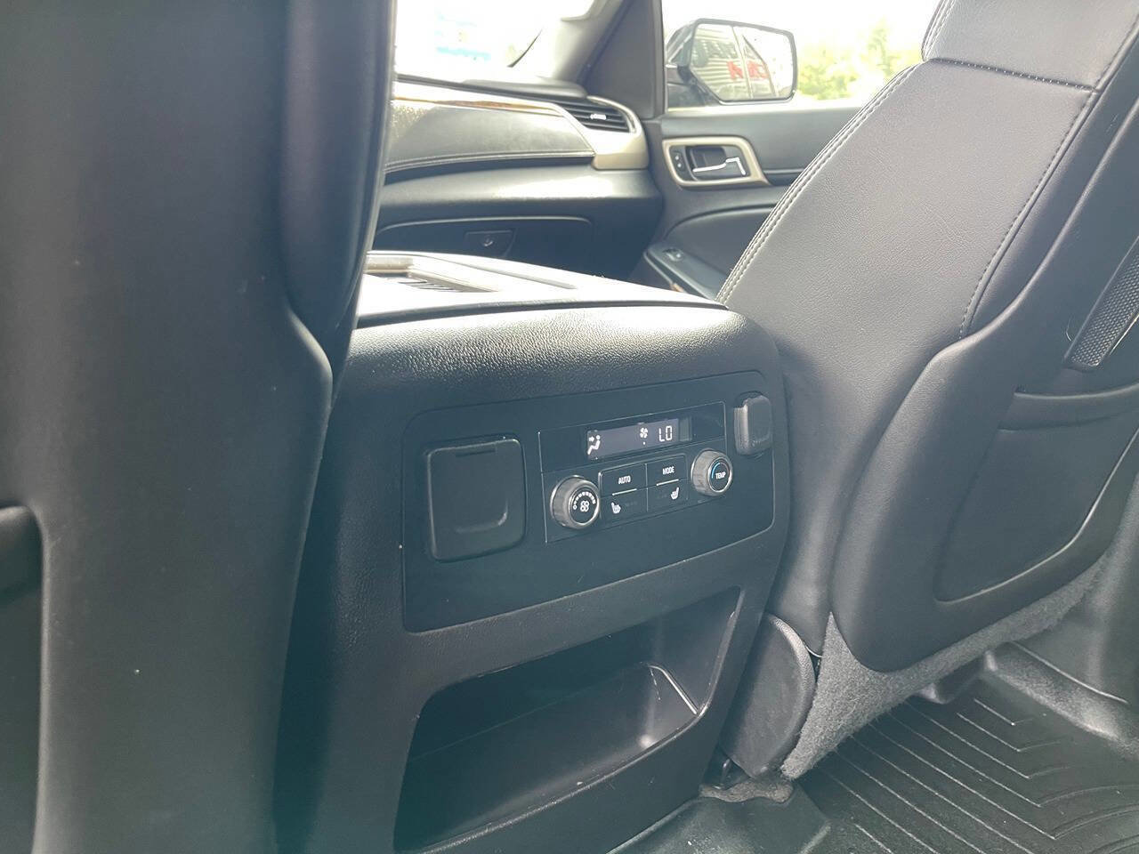 Used 2015 GMC Yukon XL Denali w/ Premium Package image 25