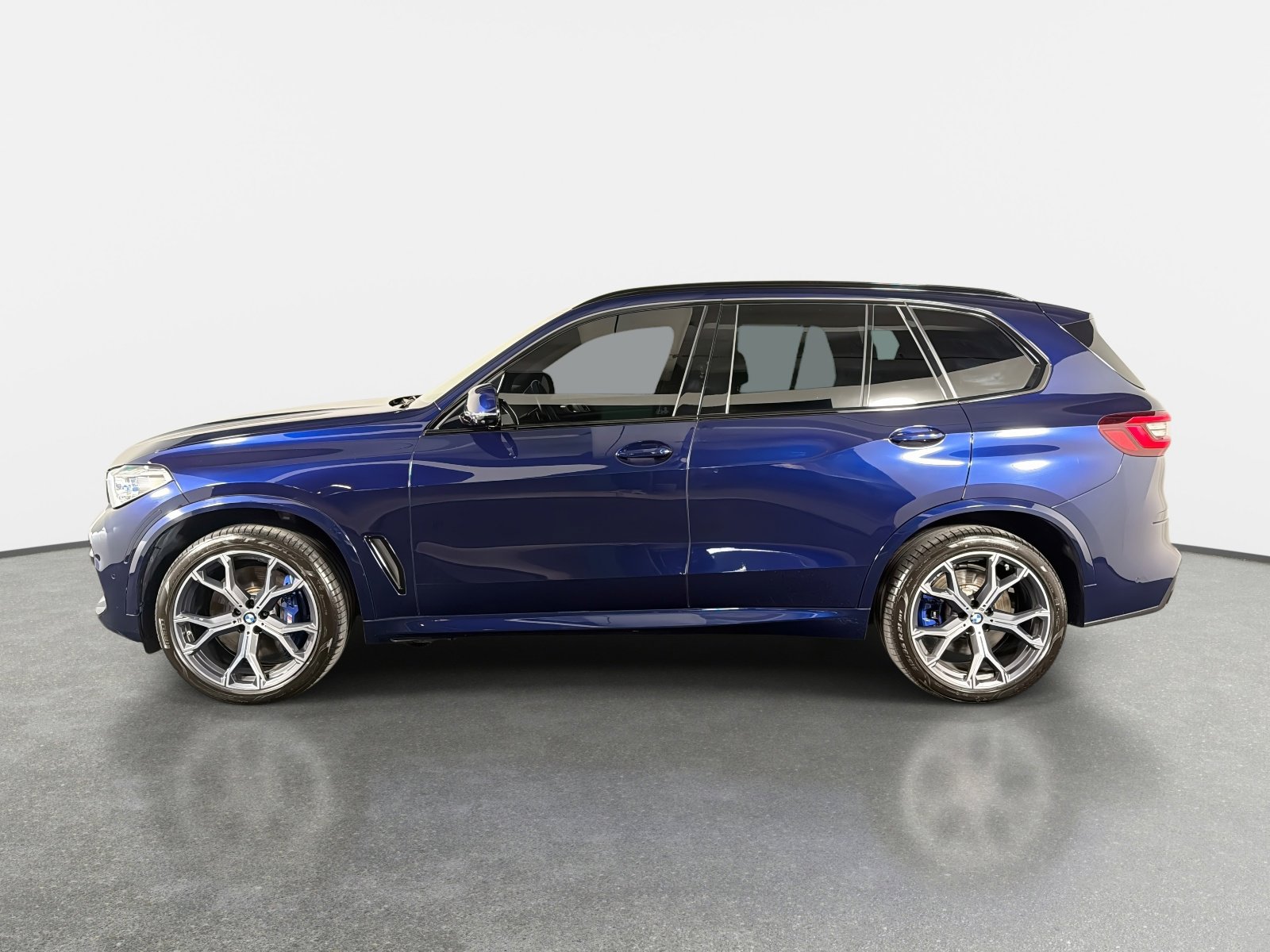 Used 2021 BMW X5 M50i w/ Executive Package image 6