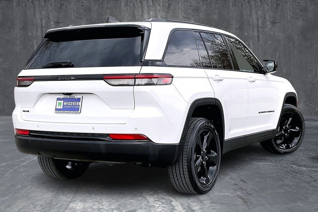 Used 2023 Jeep Grand Cherokee Altitude AWD/4WD image 6