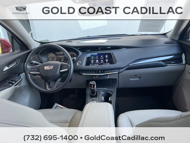 Used 2021 Cadillac XT4 Luxury w/ Cold Weather Package image 10