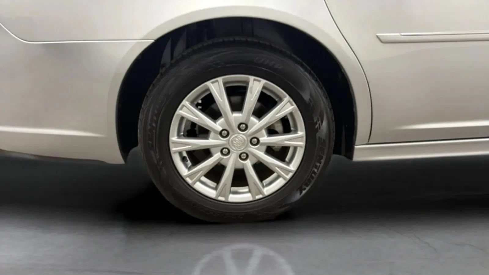 Used 2011 Buick Lucerne CX FWD image 28