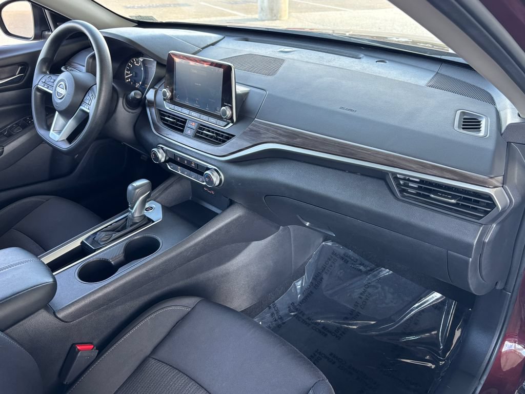 Used 2025 Nissan Altima 2.5 SV FWD image 19