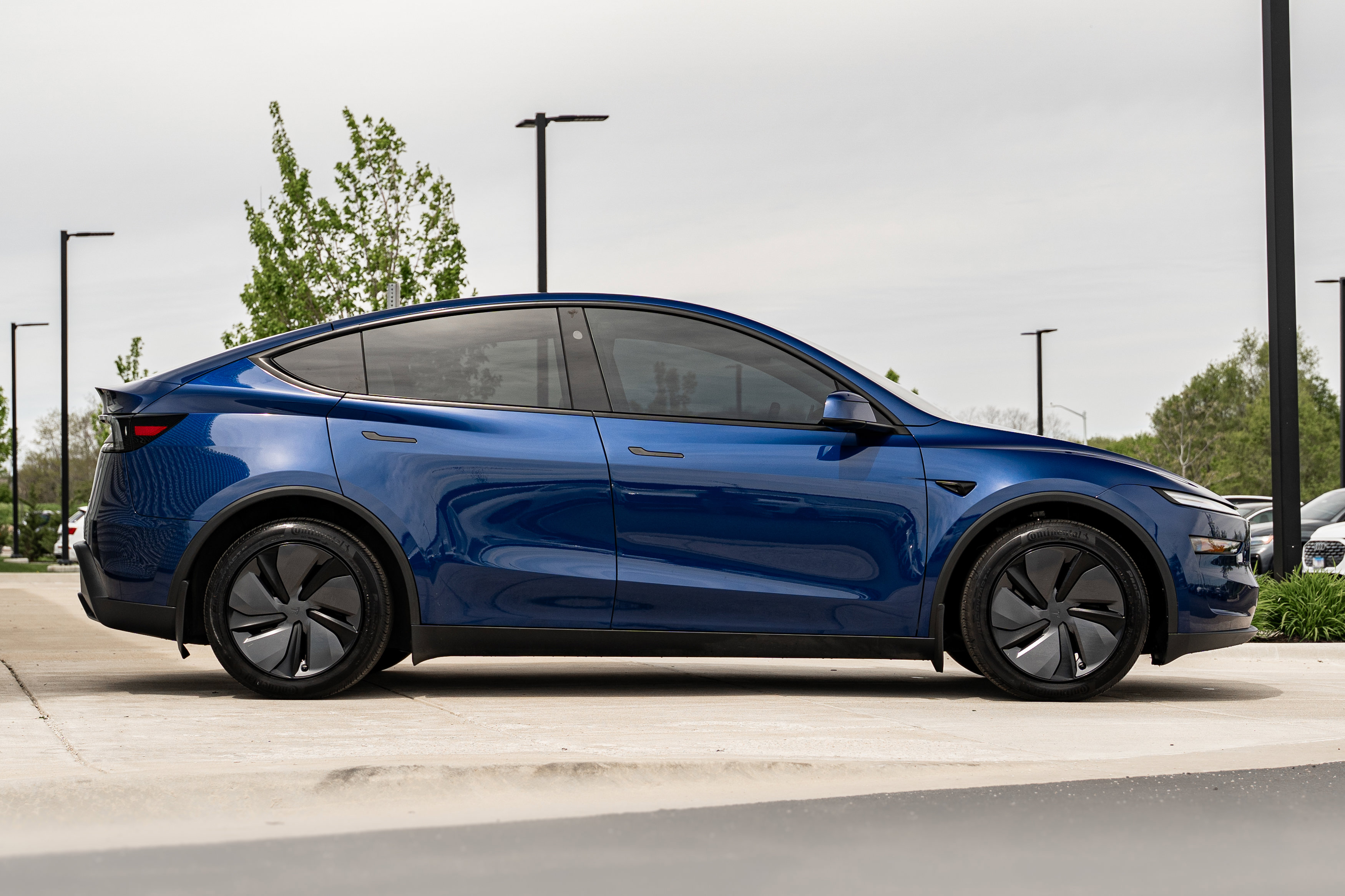 Used 2026 Tesla Model Y Long Range AWD/4WD image 3