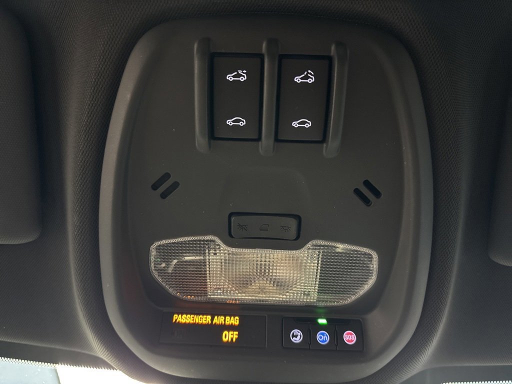 Certified 2025 Chevrolet Trax RS w/ Sunroof Package image 29