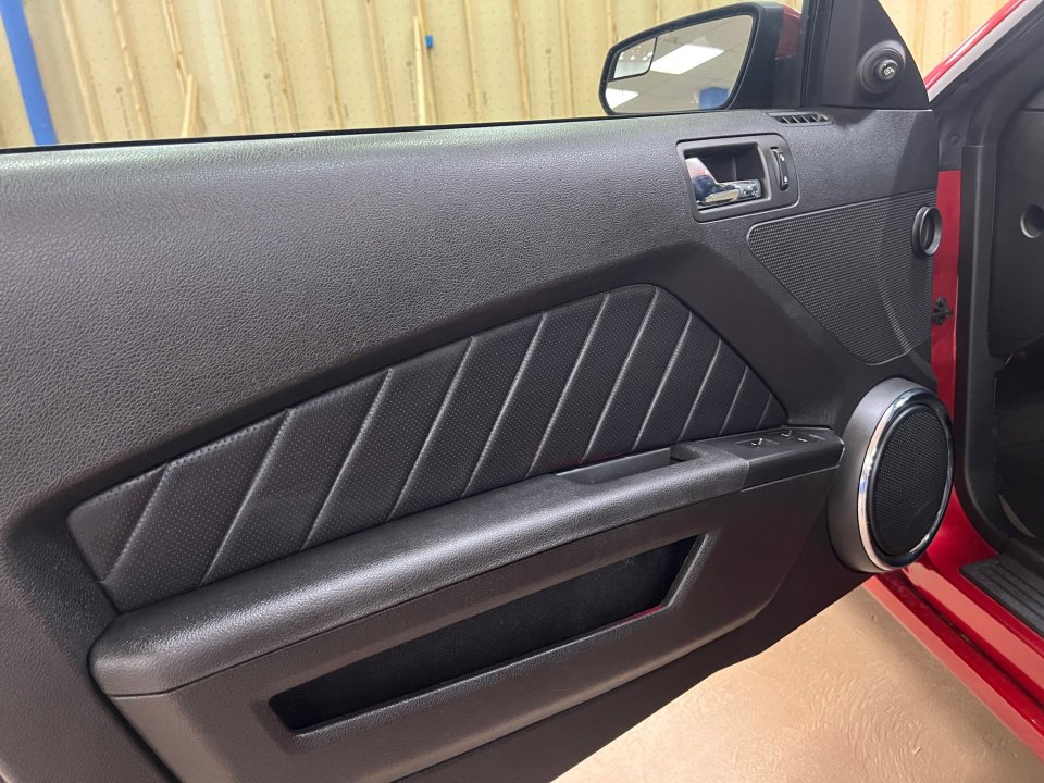 Used 2013 Ford Mustang GT Premium w/ Comfort Pkg image 34