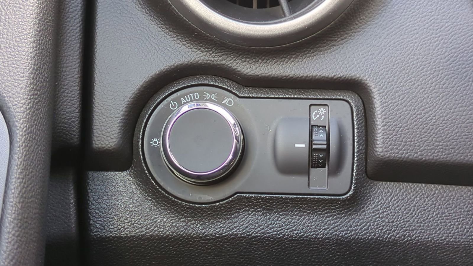 Used 2016 Chevrolet Trax LS image 17