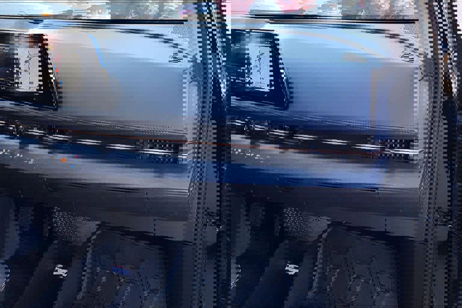 Used 2023 Nissan Ariya AWD image 17