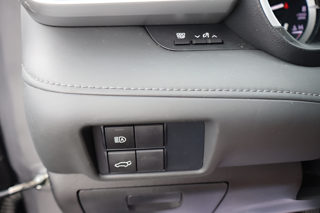 Used 2021 Toyota Highlander XLE AWD/4WD image 37