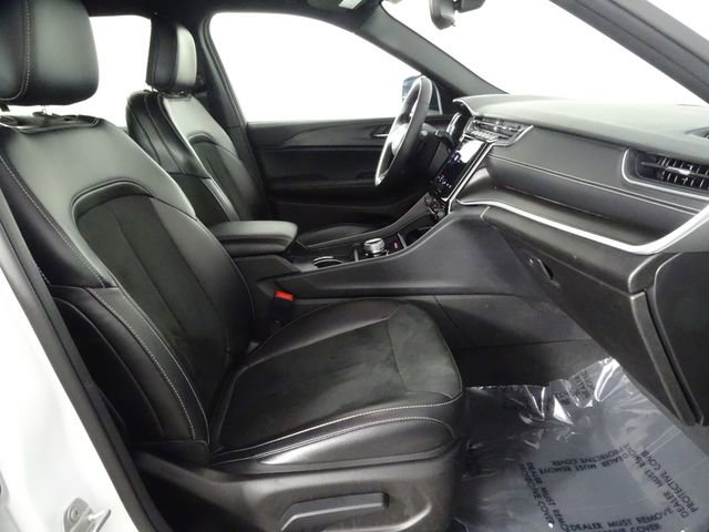 Used 2024 Jeep Grand Cherokee L Laredo image 11