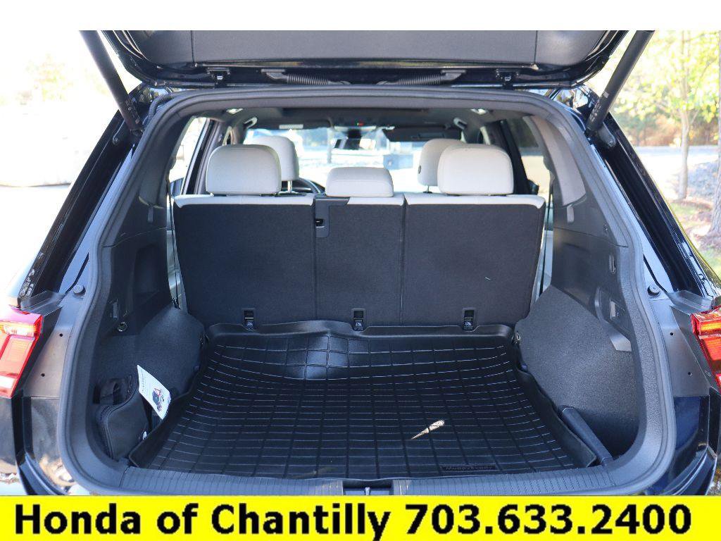 Used 2022 Volkswagen Tiguan SE R-Line image 29