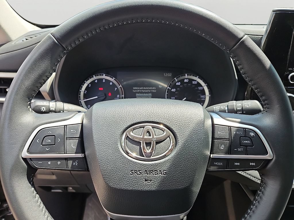 Used 2025 Toyota Highlander LE AWD/4WD image 20