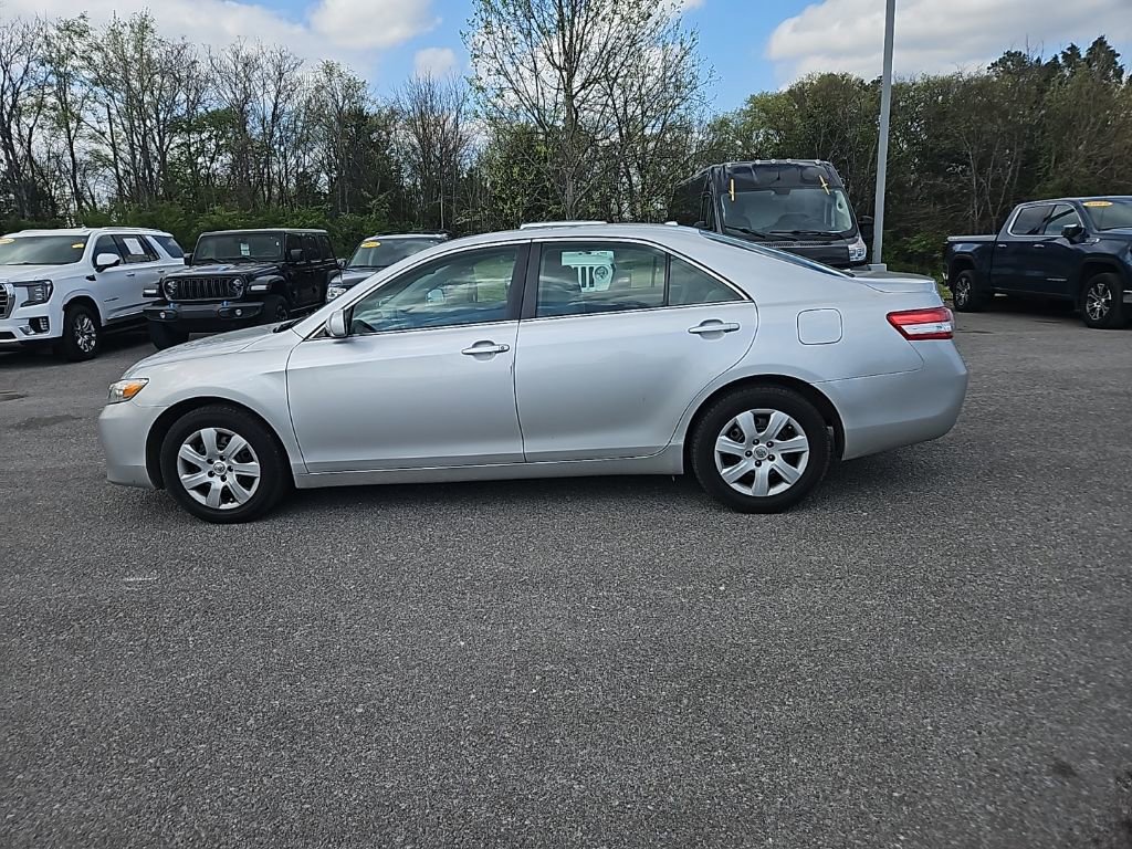 Used 2011 Toyota Camry LE image 4