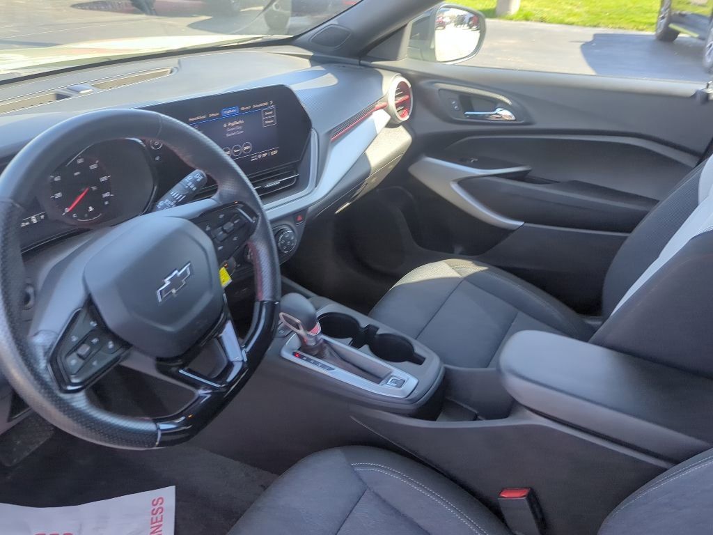 Certified 2024 Chevrolet Trax RS w/ Sunroof Package FWD image 19
