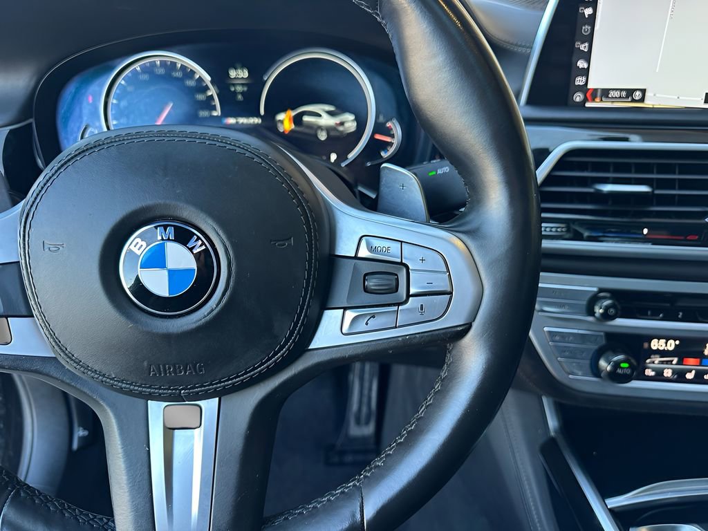 Used 2018 BMW M760i xDrive image 17