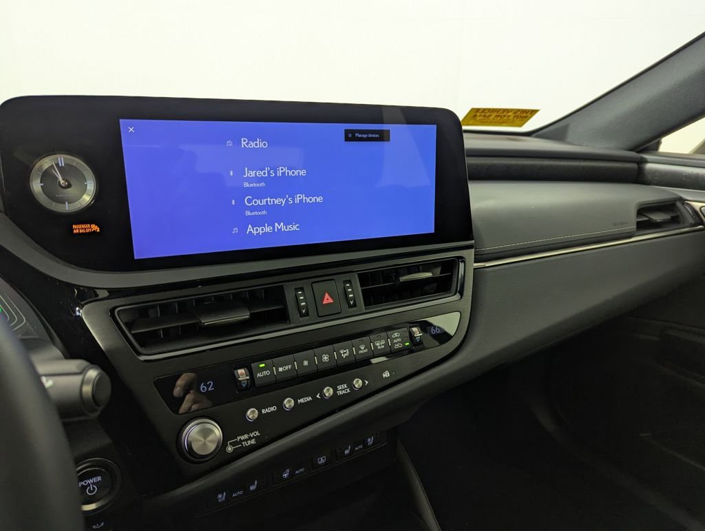 Used 2025 Lexus ES 300h Ultra Luxury w/ Accessory Package (Z1) image 10