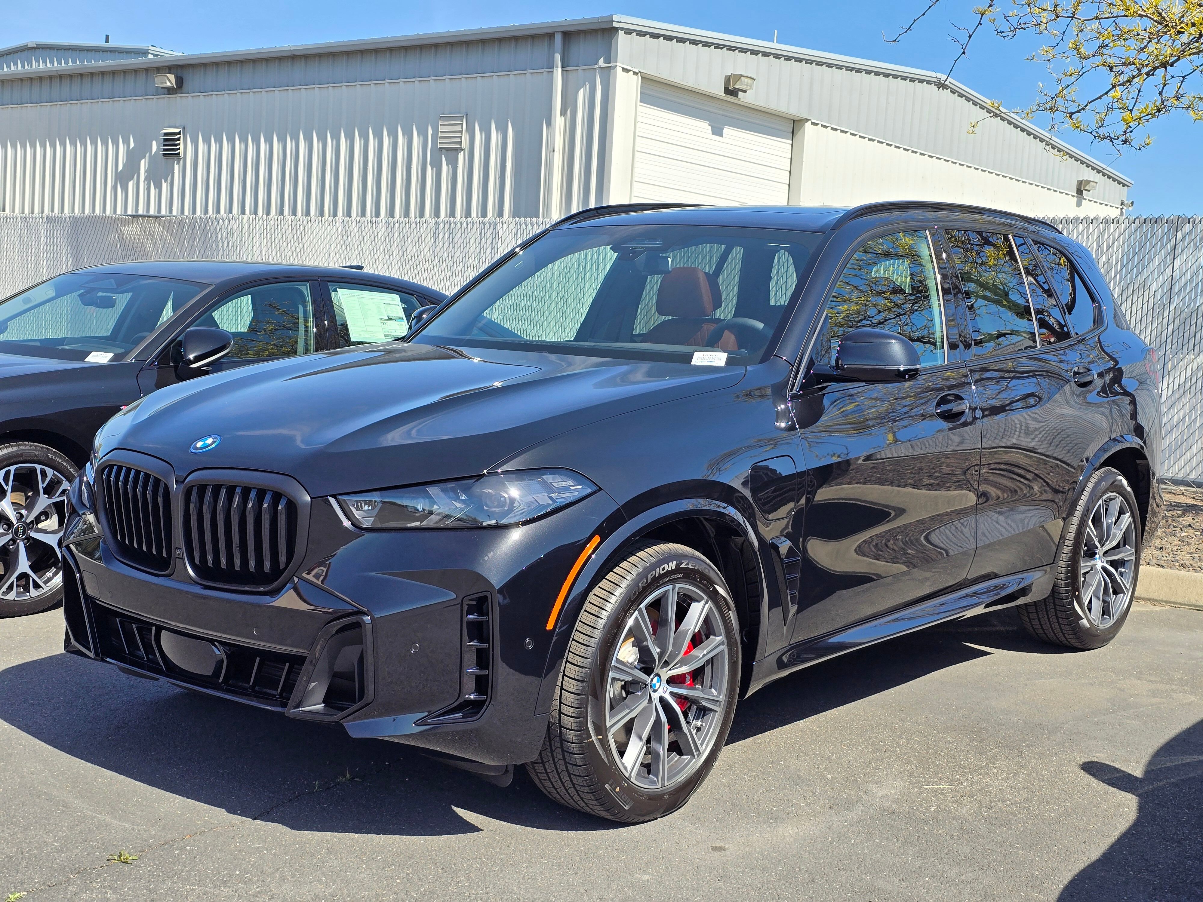 New 2026 BMW X5 xDrive50e image 3