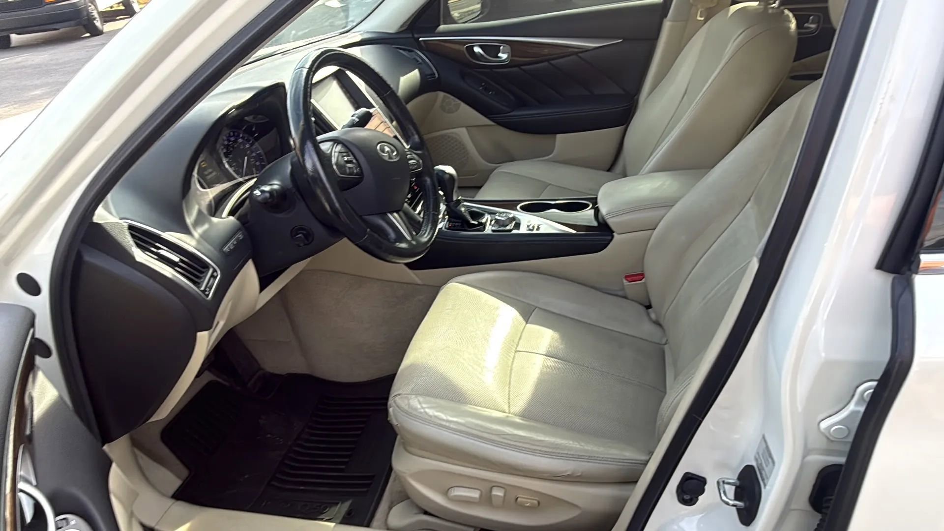 Used 2015 INFINITI Q50 Premium w/ Deluxe Touring Package AWD/4WD image 12