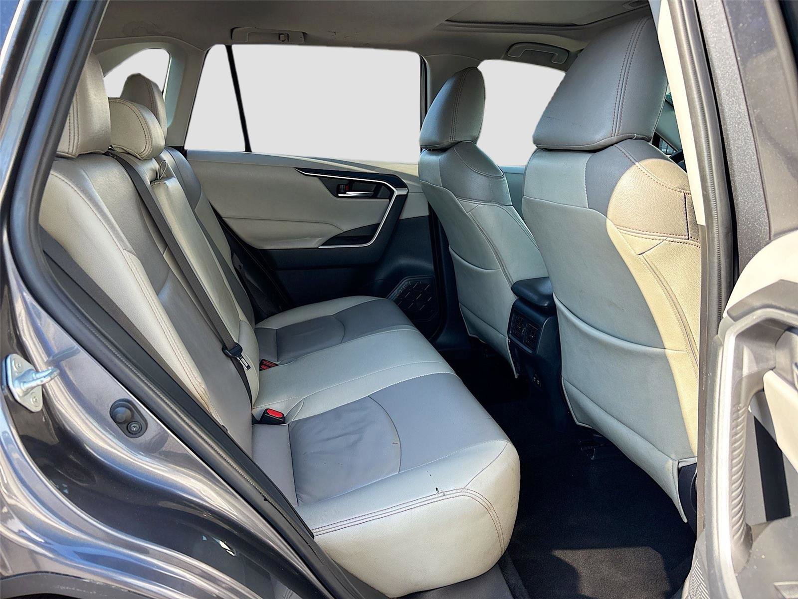 Used 2019 Toyota RAV4 XLE FWD image 30