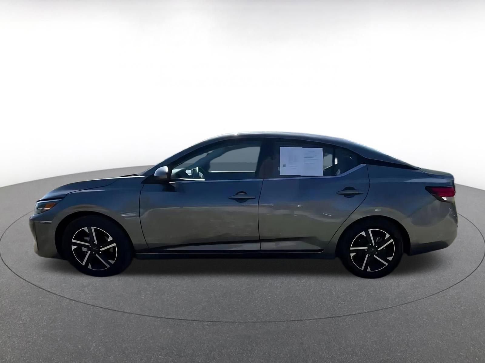 Used 2025 Nissan Sentra SV image 9