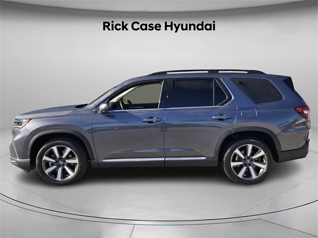 Used 2023 Honda Pilot Touring image 3
