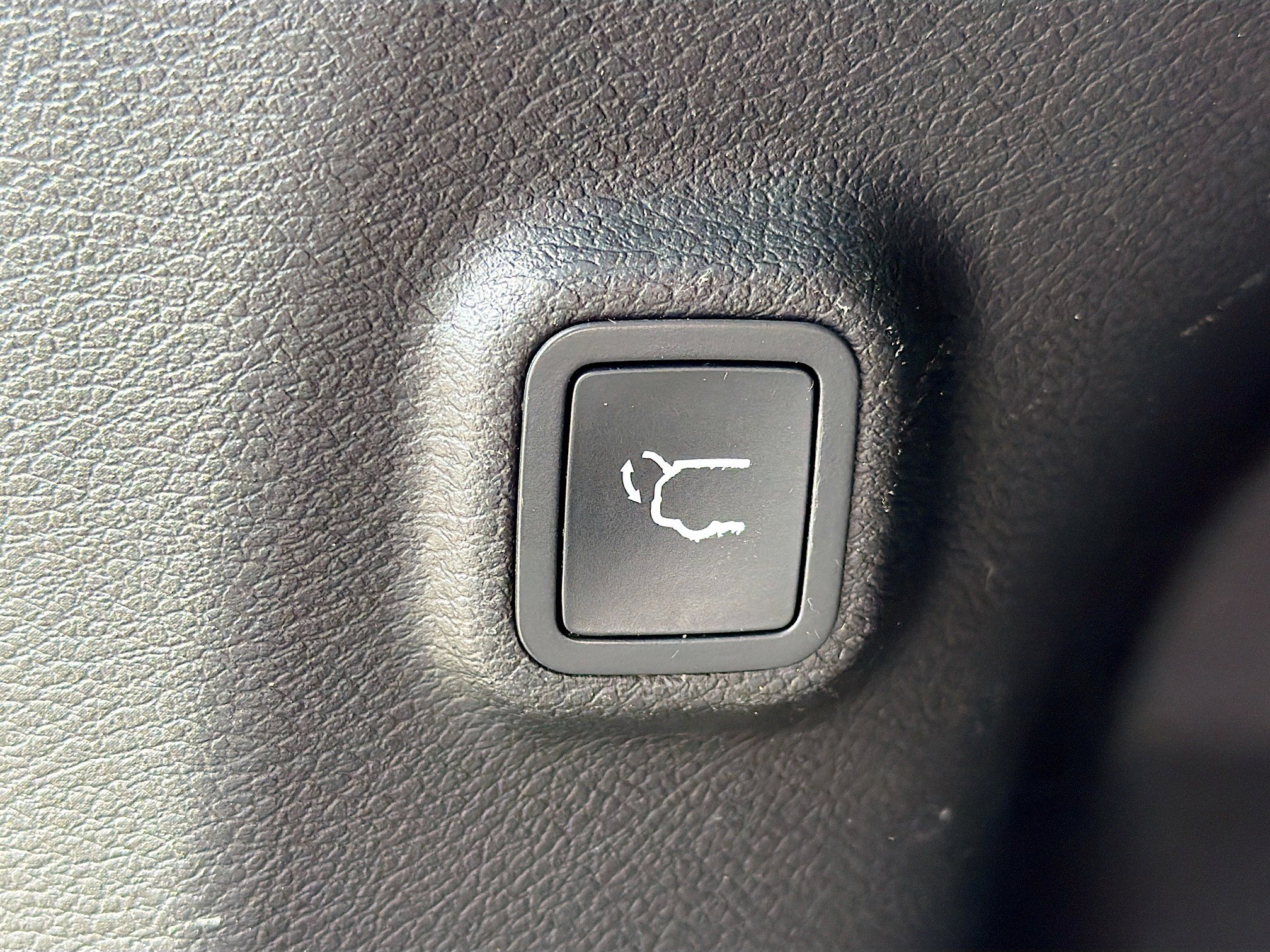 Used 2019 Jeep Cherokee Limited FWD image 12