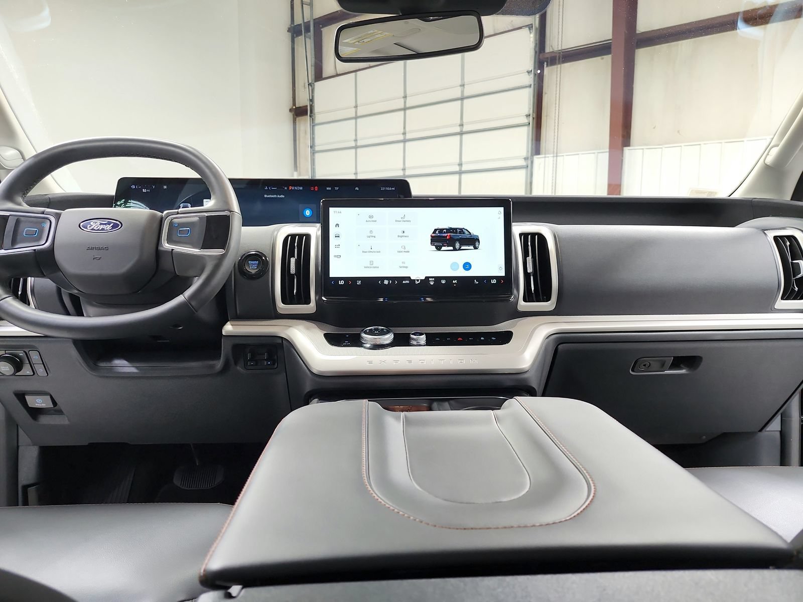 Used 2025 Ford Expedition Active AWD/4WD image 28